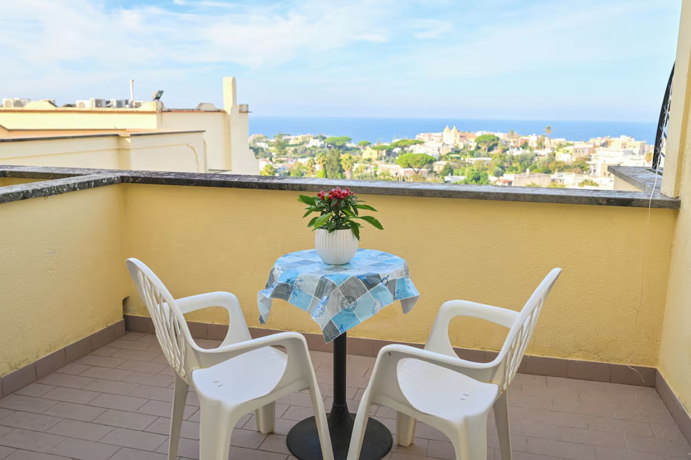 Benessere d’Estate ad Agosto Ischia: vacanza tra mare, sole, fanghi e piscine termali all’Hotel Tramonto d’Oro